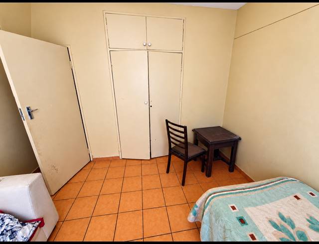 2 BEDROOM FLAT FOR SALE IN VEREENIGING CENTRAL